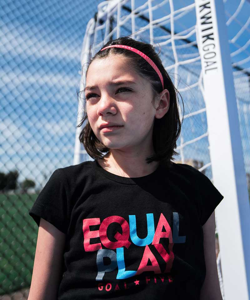 Camiseta Negra de Niña Equal Play