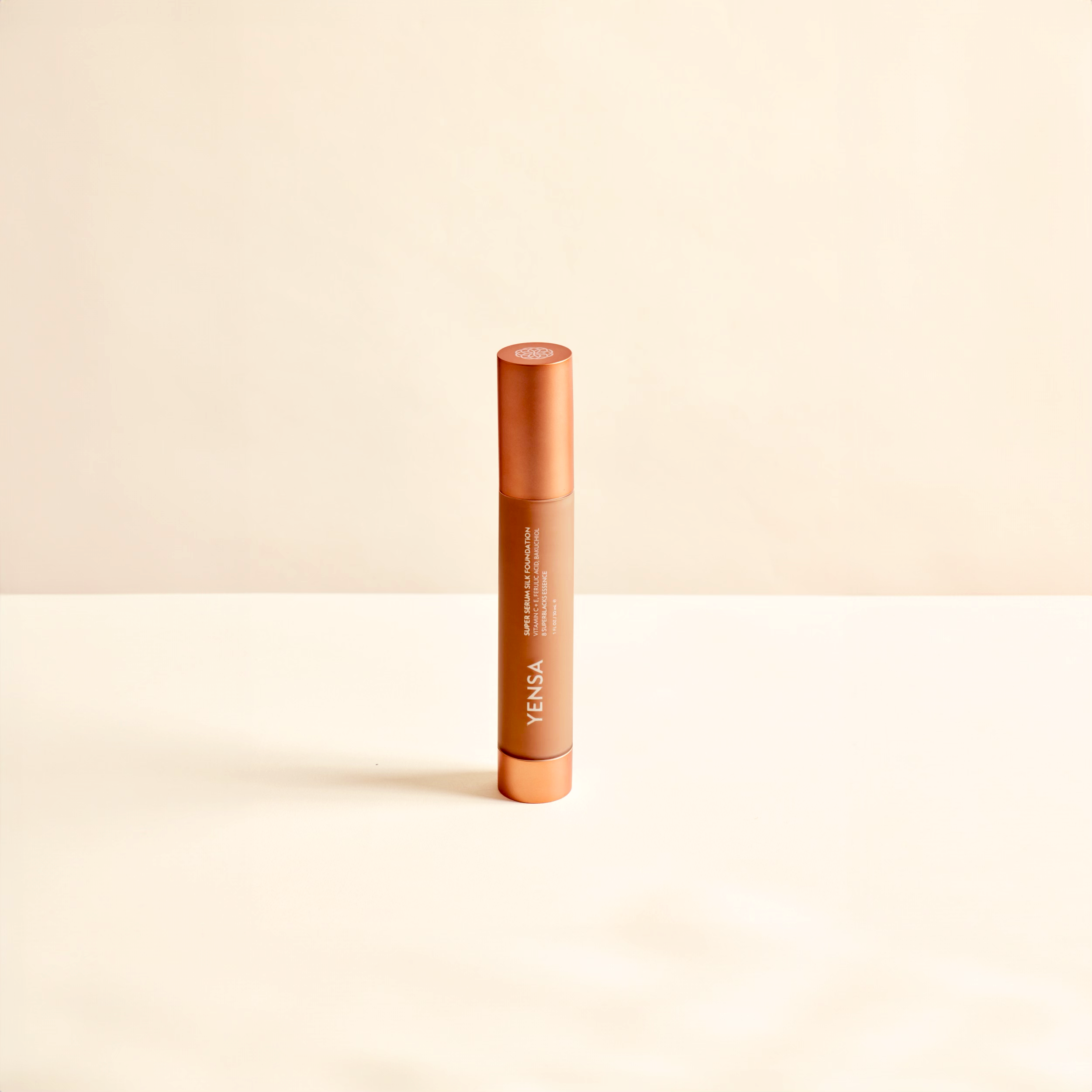 Base de maquillaje con péptidos Super Serum Silk Luminosidad Natural Hidratante para una Piel Radiante